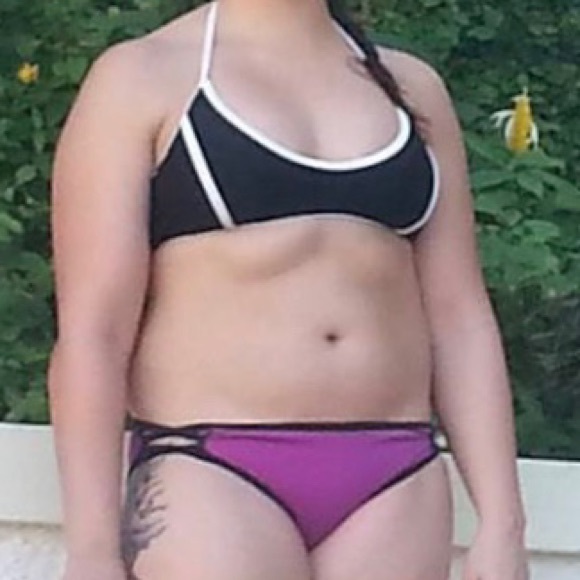 Bikini - Picture 3 of 3